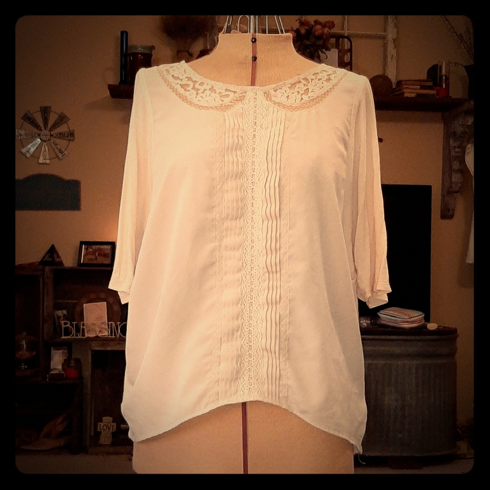 Flowy light pink/cream shirt